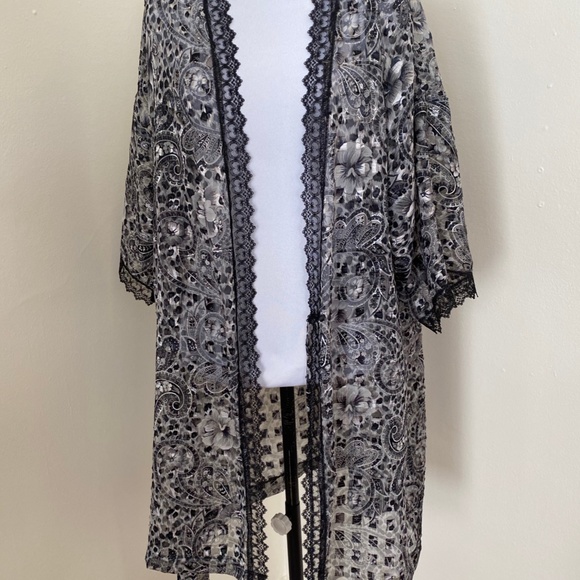 Inner Most Paisley Robe Black White ... - Picture 2 of 6